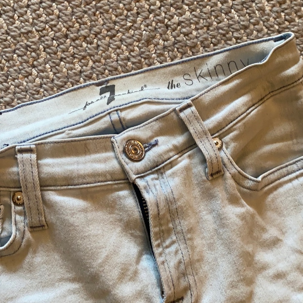 7 for all mankind high rise skinny jeans. Light wash. Super stretchy. 25.